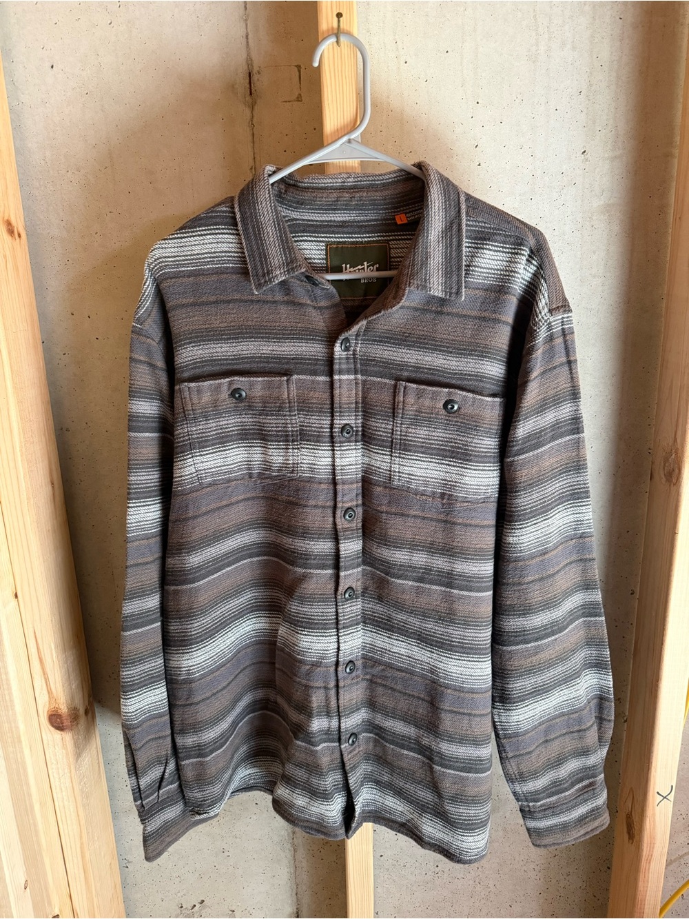 Howler Bros Men’s Long Sleeve Button Up Large